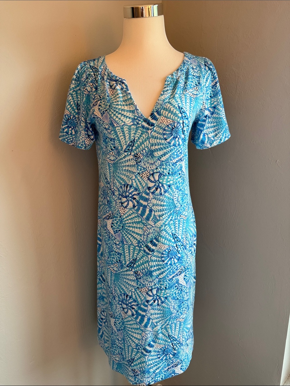 Lilly Pulitzer Blue and White V-Neck Women's Dress Size XS / S